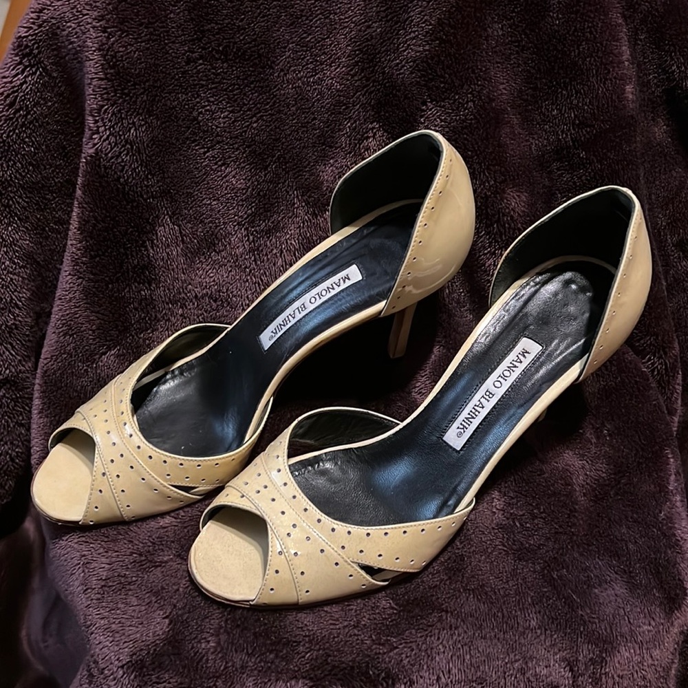 Barely used Manolo Blahnik heel shoes size 8.5
